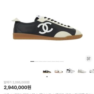 [샤넬] 스니커즈 카프스킨 & 엠보스드 스웨이드 카프스킨 컬러 : 블랙 화이트 구성 : 본품 + 브*드 박스 사이즈
