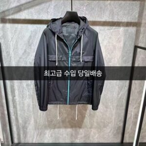 [프라다] 배색 지퍼 바람막이