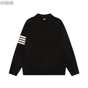 [톰브라운] 사선 울 카라 니트 color : 블랙 , 화이트