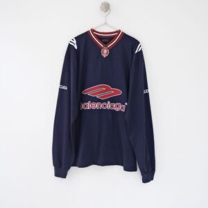 [발렌시아가] 26 3B 풋볼 V넥 롱슬리브 - 수입 Color 네이비 Size 미세오차 +,-1~3cm 가슴둘레,어깨, : 122 , 55 , 75cm 2 : 130 , 57 , 77cm 3 : 134 , 58 , 81cm