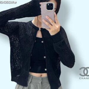 [샤넬] 버클 단추 가디건 WHITE BLACK 총장