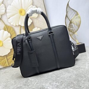 [프라다] 2VE368 가죽 브리프케이스 쇼핑백 구성 가로 37.5cm 세로 27cm 폭 5cm
