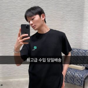 [디올] 클로버 자수 티셔츠