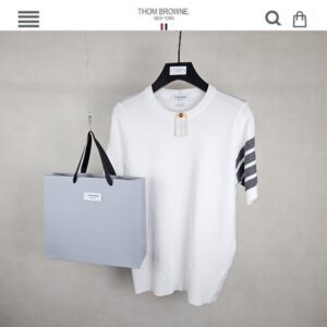 [톰브라운] TB 사선완장 반팔 니트 크림 여분단추.쇼핑백 구성 남 95~100 105 110 수입 고급 옷걸이 추가가능 1.0