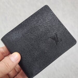 [루이비통] 타이가 반지갑 구분 : 남성 구성 : 본품 , 더스트 , 박스 , 컨트롤카드