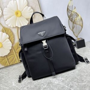 [프라다] 2VZ118 익스플로어 나일론 및 가죽 백팩 쇼핑백 구성 가로 39cm 세로 37m 폭 20cm