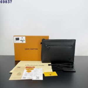 [루이비통] M69837 테이크오프 파우치백