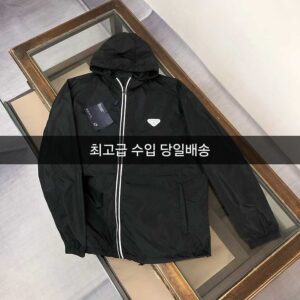 [프라다] 화이트 지퍼 바람막이