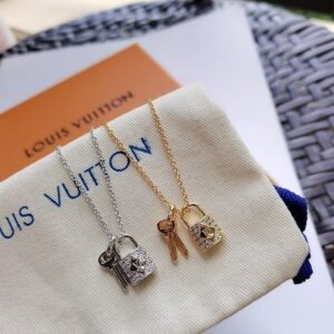 [루이비통] LV 락킷 로* 목걸이 변색방지 도금처리 *현재 물류사정상 일반고급케이스에 배송됩니다.*
