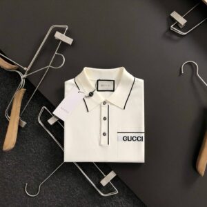 [구찌] 라인넥포인트 레터링로* 쿨니트 카라티 Color 크림화이트.블랙 Size 95. 100. 105. 110