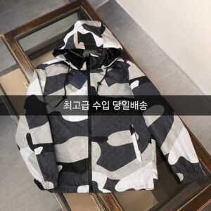 [루이비통] 카모 바람막이 후드탈부착가능!!