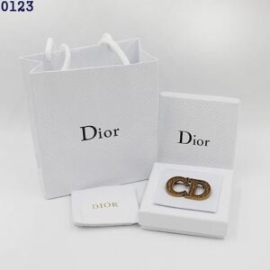 [디올] CD 로* 골드 브로치