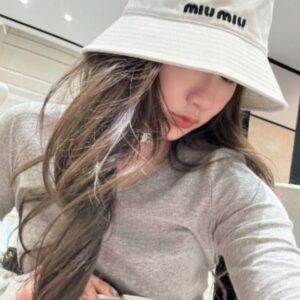 [미우미우] 로고 자수 버킷햇