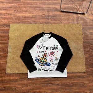 [비비안] 낙서 프린트 롱슬리브 - 수입 Color 화이트&블랙 Size S , M 미세오차 +,-1~3cm 가슴,어깨,기장