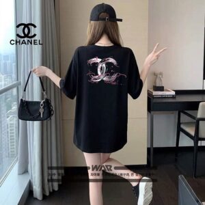 [샤넬] 빈티지 레터링 백 조랑말 로* 반팔티셔츠 면30수 원단 머서드 가공 처리 실컷 가공 처리 White,Black 여성M(55~66) L(66~77) *여성사이즈는 기존의 남여공용핏이 아니라 여성분들을 위한 전용핏입니다.* White,Black 남성L(95~100),XL(105),2XL(110)3XL(115) GRAY,NAVY L(95~100),XL(105),2XL(110)3XL(115) 칼라 White,BLACK,GRAY,NAVY