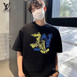 [루이비통] LV 빈티지 로* 반팔티셔츠 면30수 원단 머서드 가공 처리 실컷 가공 처리 White,Black 여성M(55~66) L(66~77) *여성사이즈는 기존의 남여공용핏이 아니라 여성분들을 위한 전용핏입니다.* White,Black 남성L(95~100),XL(105),2XL(110)3XL(115) GRAY,NAVY L(95~100),XL(105),2XL(110)3XL(115) 칼라 White,BLACK,GRAY,NAVY