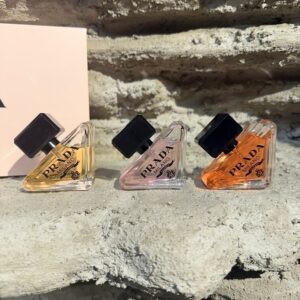 [프라다] 페러독스 3종세트 구성 ㅡ 패러독스 오드퍼퓸 30mL ㅡ 패러독스 버츄얼 플라워 퍼퓸 30mL ㅡ 패러독스 래디컬 에센스 퍼퓸 30mL