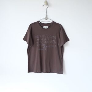 [마르지엘라] 26 누메릭 코튼 티셔츠 - 수입 Color 다크브라운 , 아도브 Size M , L 미세오차 +,-1~3cm 가슴둘레,어깨,기장