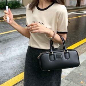[미우미우] 아르카디 레더 토트백 라지 백참 . 구성 - 풀*스 (박스. 더스트. 영수증. 카드. 숄더스트랩)