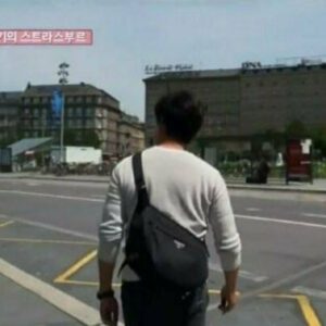 [프라다] 이서진 바이크백 사이즈ㅡ라지37*24 미듐29×16 소재ㅡ포코노
