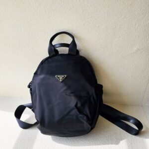[프라다] 프동그리백팩 밑가로15cm 중간가로31cm 세로35cm 폭7cm