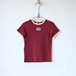 [미우미우] 26 컨템포러리 로* 티셔츠 - 수입 Color 아마란스(버건디) Size M , L 미세오차 +,-1~3cm 가슴둘레,어깨,기장