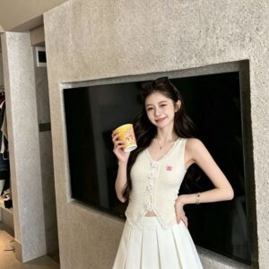 [샤넬] CL 33010 플라워 V넥 크롭 니트 베스트